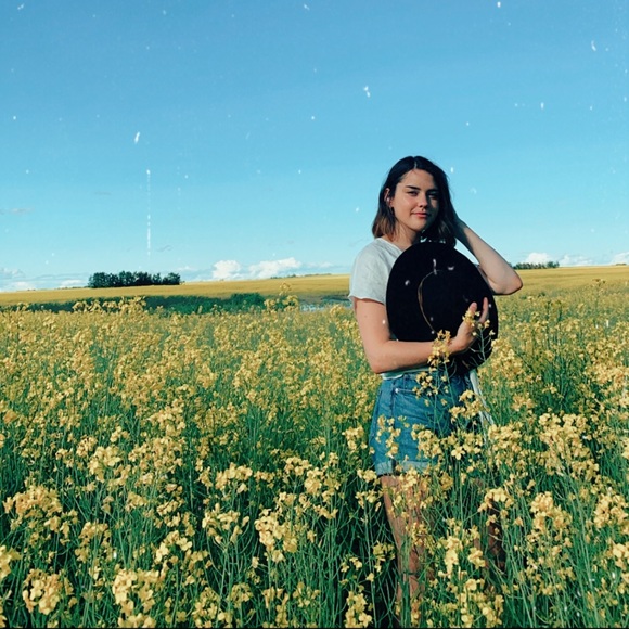 Meet your Posher, Cayley - Picture 1 of 1